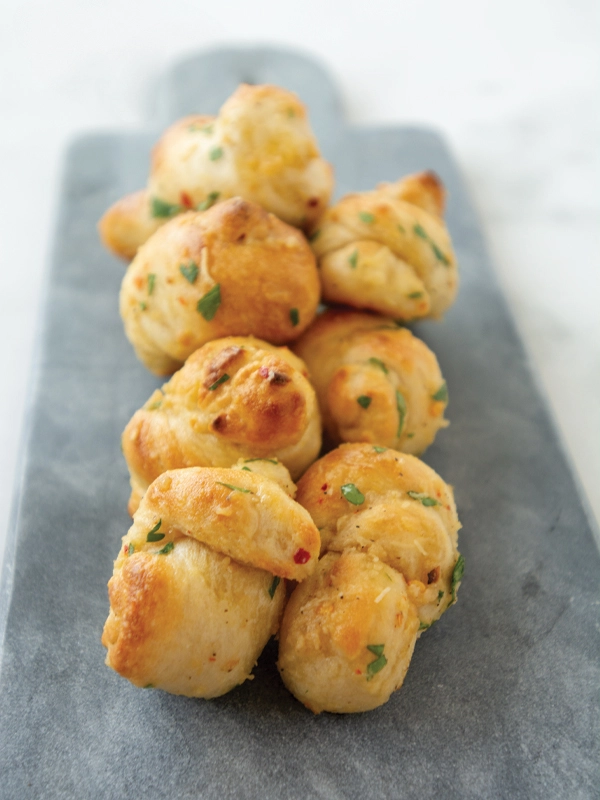 GARLIC KNOTS