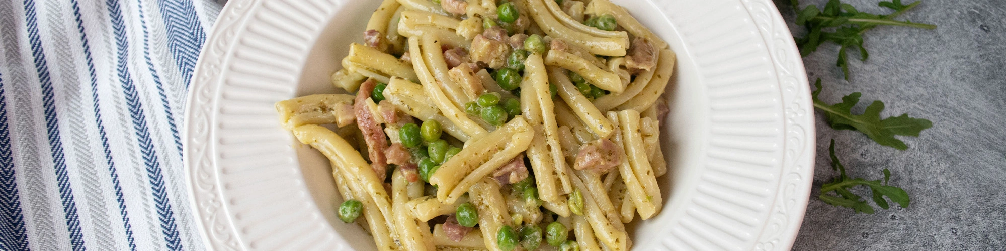 Creamy Pesto Pancetta and Pea Pasta