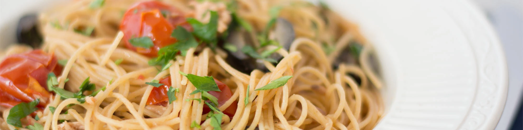 Tuna Whole Wheat Spaghetti with Cherry Tomatoes & Olives
