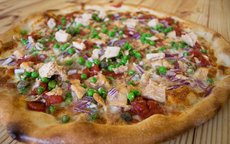 PIZZA WITH TUNA & PEAS